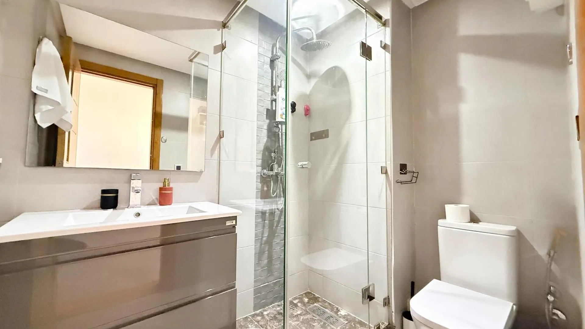 Cosy Sunny Central - 2 Bdr Near Train And Tram Kazablanka Fas